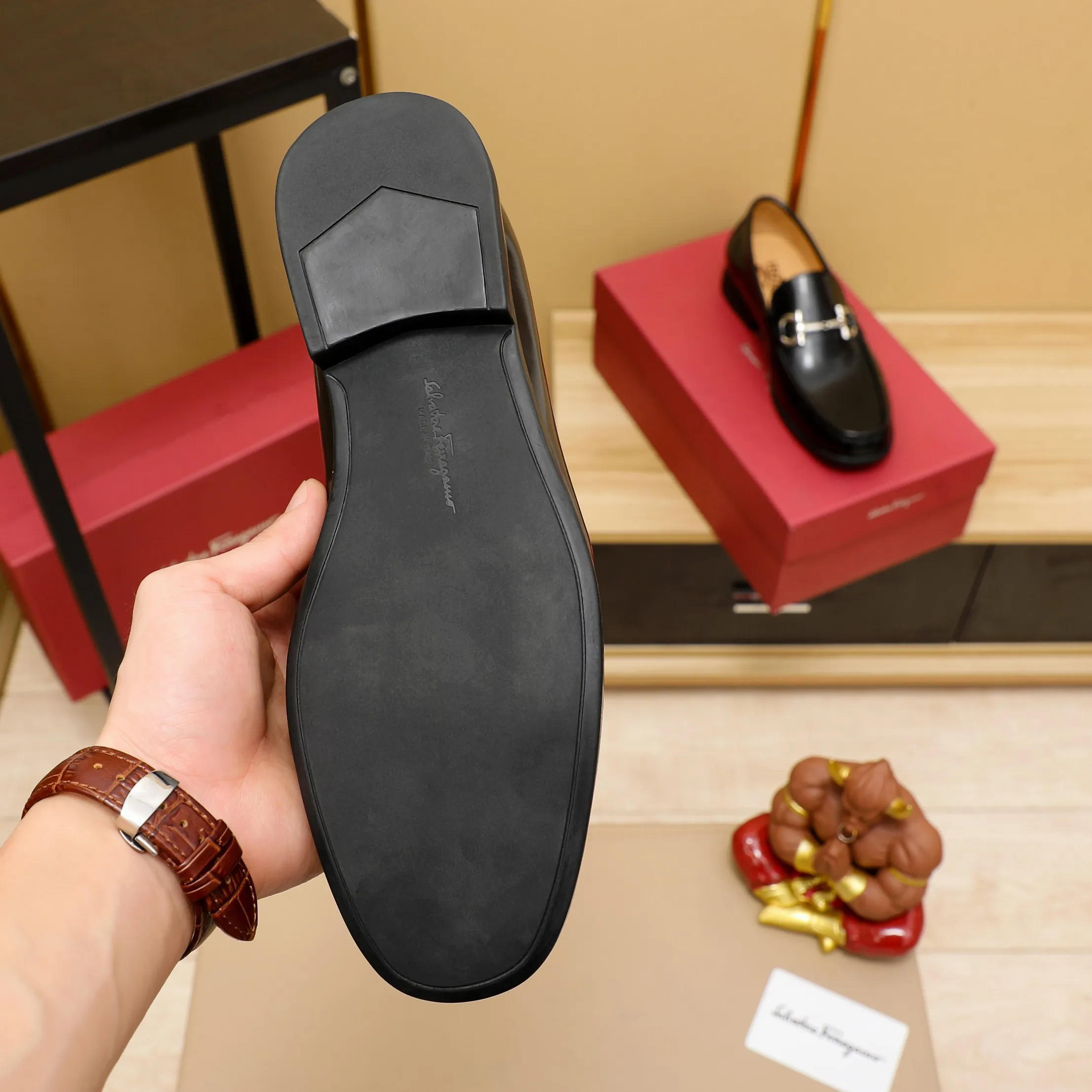 Men's clothing and shoes 💰460 🔥Ferragamo's new men's casual slip-on shoes🇨🇳Official website original 1:1 mold opening, original quality💯Fine workmanship, high-end luxury☘The upper is made of imported Italian first-layer cowhide🌴Luxury🐂leather lining🍓Rubber wear-resistant and non-slip outsole, breathable and comfortable to wear🍍The first choice for high-end men, black, size 38-45
